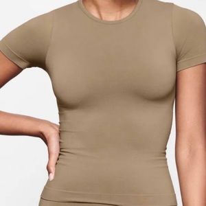 Skims soft smoothing t shirt
